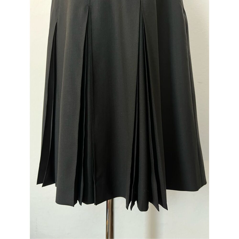 Burberry of London Women’s 8 Virgin Wool Pleated Skirt - Picture 5 of 12
